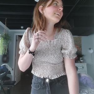 Puff sleeve cropped blouse